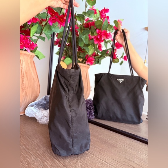 Prada Black Nylon Tote Bag Sleek Minimalist Design - Picture 4 of 12